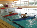 Image d'un cours en piscine prise en  mars 2013.